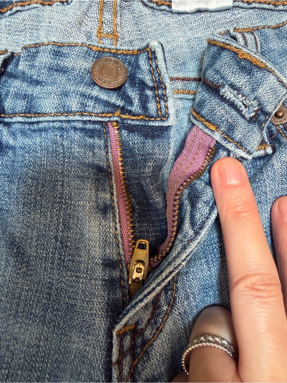 Levi's super low boot cut women’s jeans 524 - Picture 4 of 6